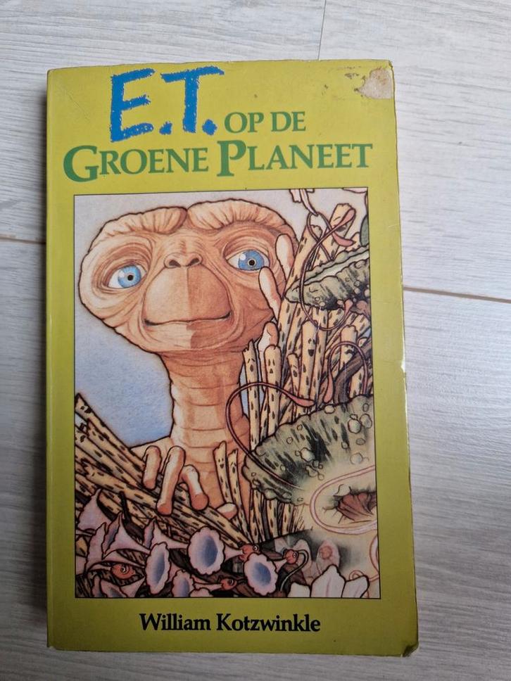 1983 E.T. deel 2 op de groene planeet boek ET et spielberg, Verzamelen, Film en Tv, Actiefiguur of Pop, Ophalen of Verzenden