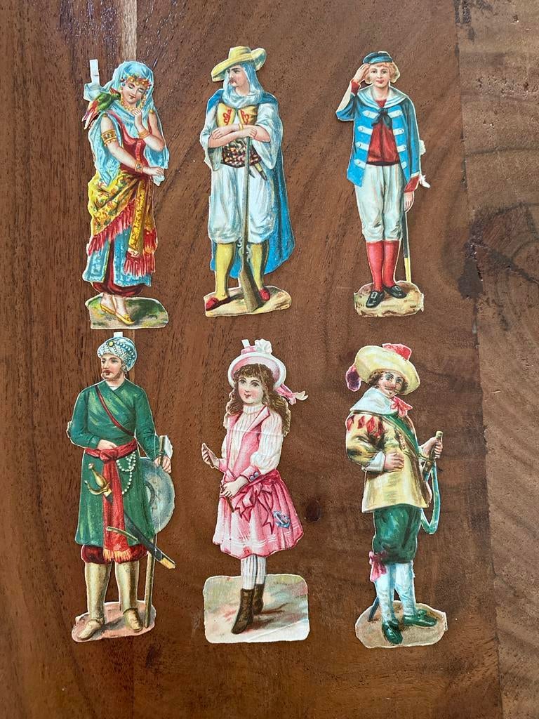 Vintage papieren poppen in traditionele kleding, Ophalen of Verzenden, Gebruikt