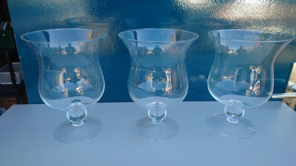 Set 3 vazen op voet bolvorm vaas, Ophalen of Verzenden, Zo goed als nieuw, Glas