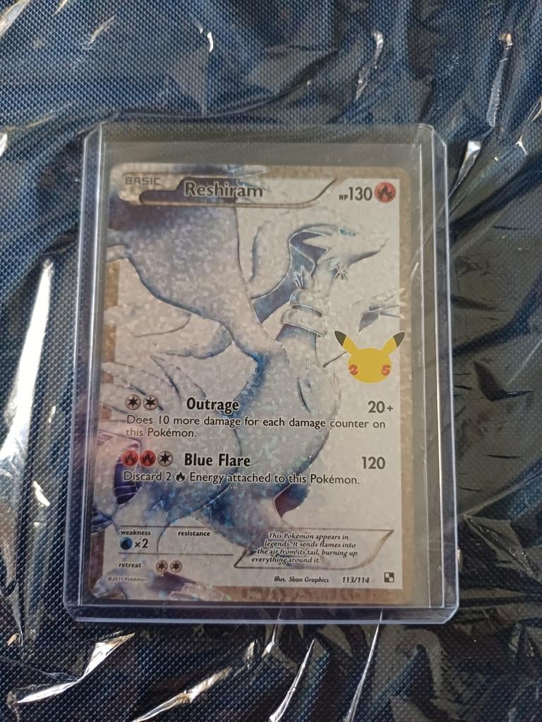 Pokémon Reshiram Celebrations 113/114 Foil Kaart, Hobby en Vrije tijd, Verzamelkaartspellen | Pokémon, Ophalen of Verzenden, Zo goed als nieuw
