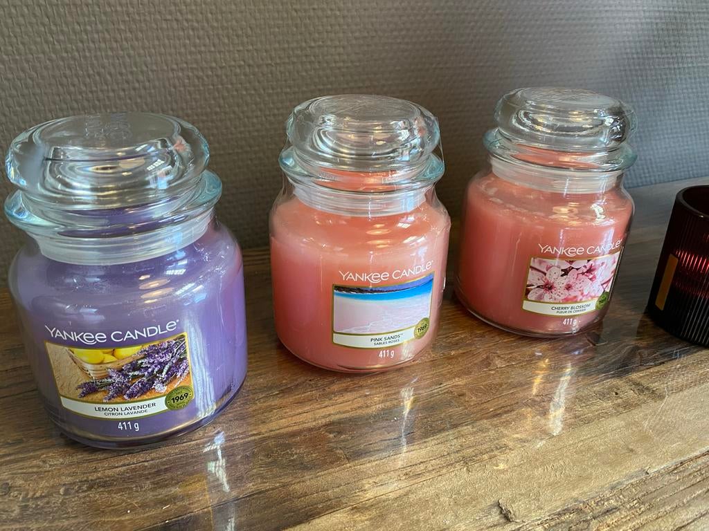 Yankee Candle geurkaarsen - diverse “smaken”, nieuw, 411 gr., Overige materialen, Overige kleuren, Nieuw, Ophalen of Verzenden