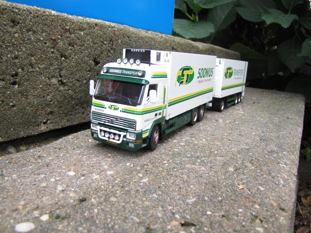 Tekno Volvo FH 16 Globetrotter combi Soonius Poeldijk., Hobby en Vrije tijd, Modelauto's | 1:50, Verzenden, Nieuw, Bus of Vrachtwagen