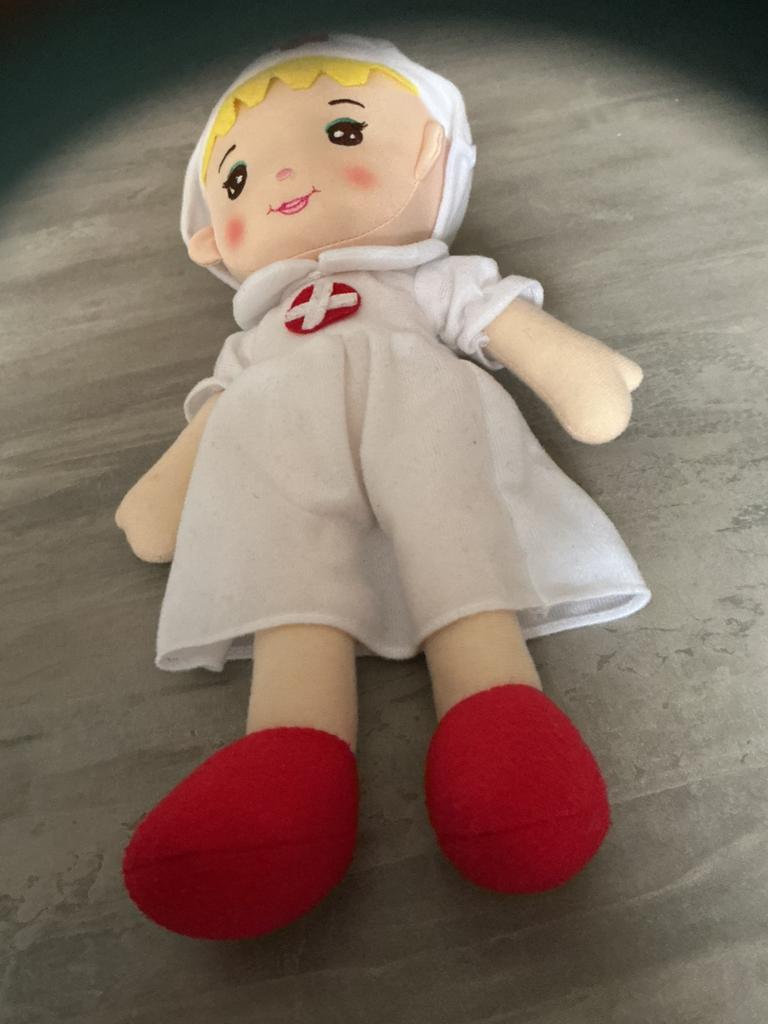 Verpleegsterpop plus dokterstasje, Ophalen of Verzenden, Zo goed als nieuw