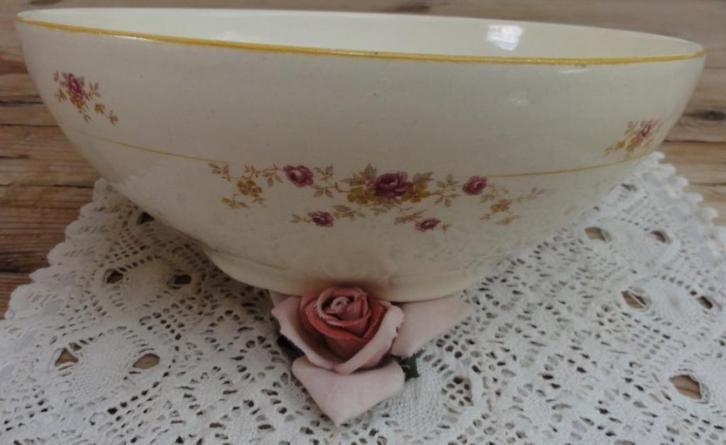 Oude brocante kom / schaal met roze roosjes, Plazuid, Gouda, Antiek en Kunst, Curiosa en Brocante, Ophalen of Verzenden