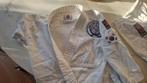 Tang Soo Do/ Karatepak maat 130 met emblemen!, Maat XS of kleiner, Judo, Ophalen of Verzenden, Zo goed als nieuw