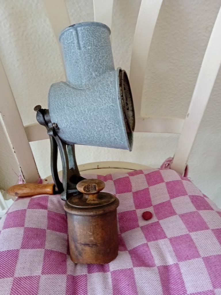 Grijs gewolkte gehaktmolen., Ophalen of Verzenden