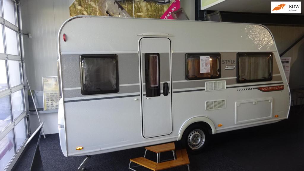 LMC Munsterland Style 420 F 2019 VASTBED TREINZIT 1018 kg, Caravans en Kamperen, Caravans, Bedrijf, tot en met 4, 1000 - 1250 kg