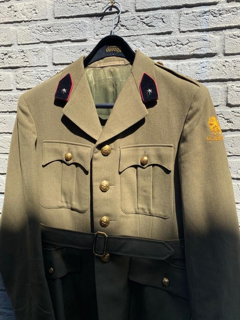 Jas tweede Luitenant Lua met 4 kogels., Verzamelen, Ophalen of Verzenden, Landmacht, Nederland