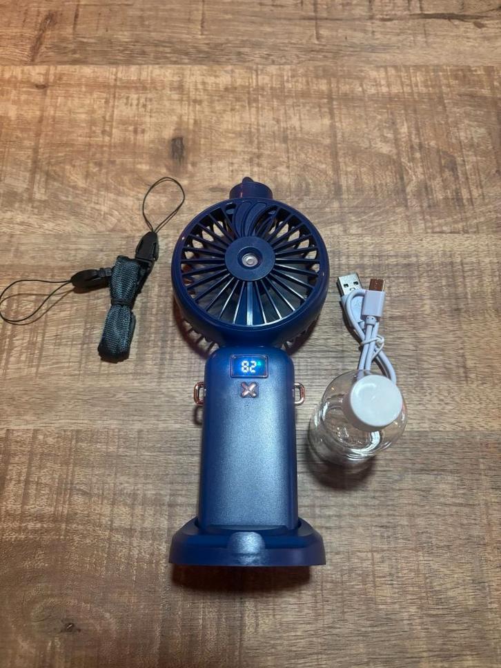 Draagbare Mini Ventilator met Mist / Vernevelaar, Witgoed en Apparatuur, Ventilatoren, Nieuw, Tafelventilator, Ophalen of Verzenden