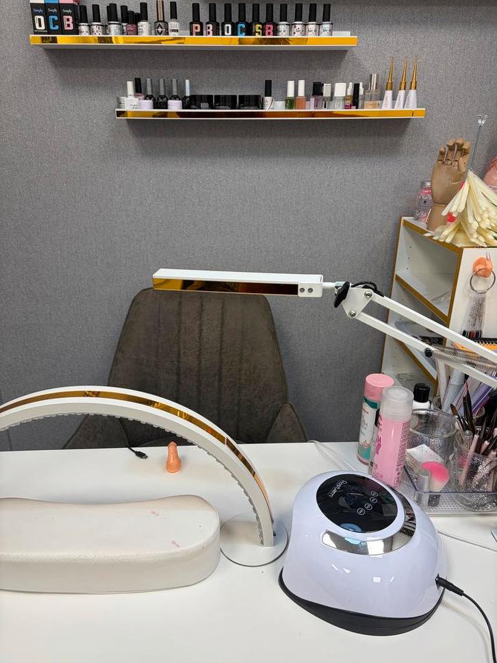 Complete nagelstudio inrichting - Nagels spullen, Diensten en Vakmensen, Schoonheidsspecialisten | Manicure