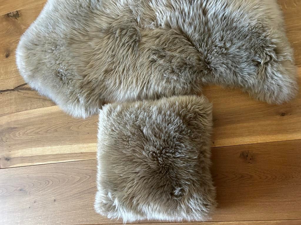 Decoratieve schapenvacht Beige + bijpassend kussen, Ophalen of Verzenden, Beige, Vierkant