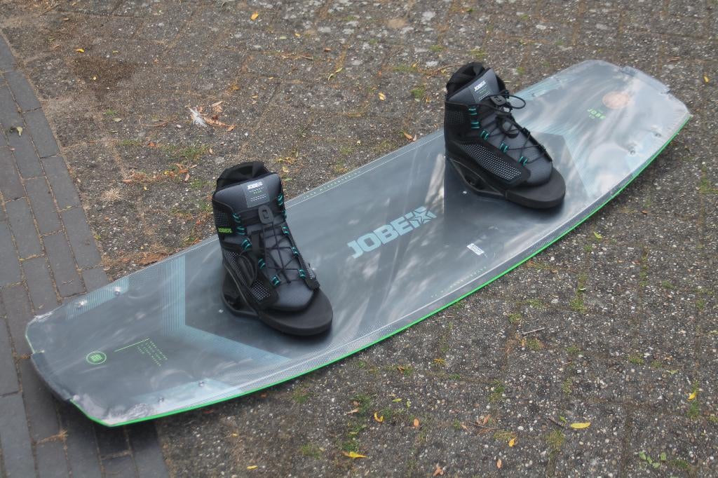 NIEUW Jobe Knox wakeboard 1.39 mtr + bindingen kabel + boot, Ophalen of Verzenden, Nieuw, Board en Schoenen