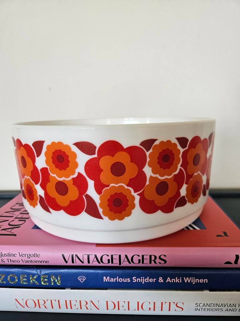 Vintage Arcopal Lotus schaal – jaren 70 oranje/rood bloemen, Huis en Inrichting, Keuken | Servies, Zo goed als nieuw, Schaal of Schalen