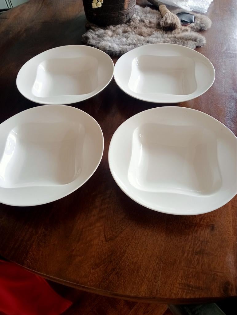 Vivo..4 pasta. Villeroy en Boch salade borden....Nieuwstaat, Huis en Inrichting, Keuken | Servies, Ophalen of Verzenden, Zo goed als nieuw