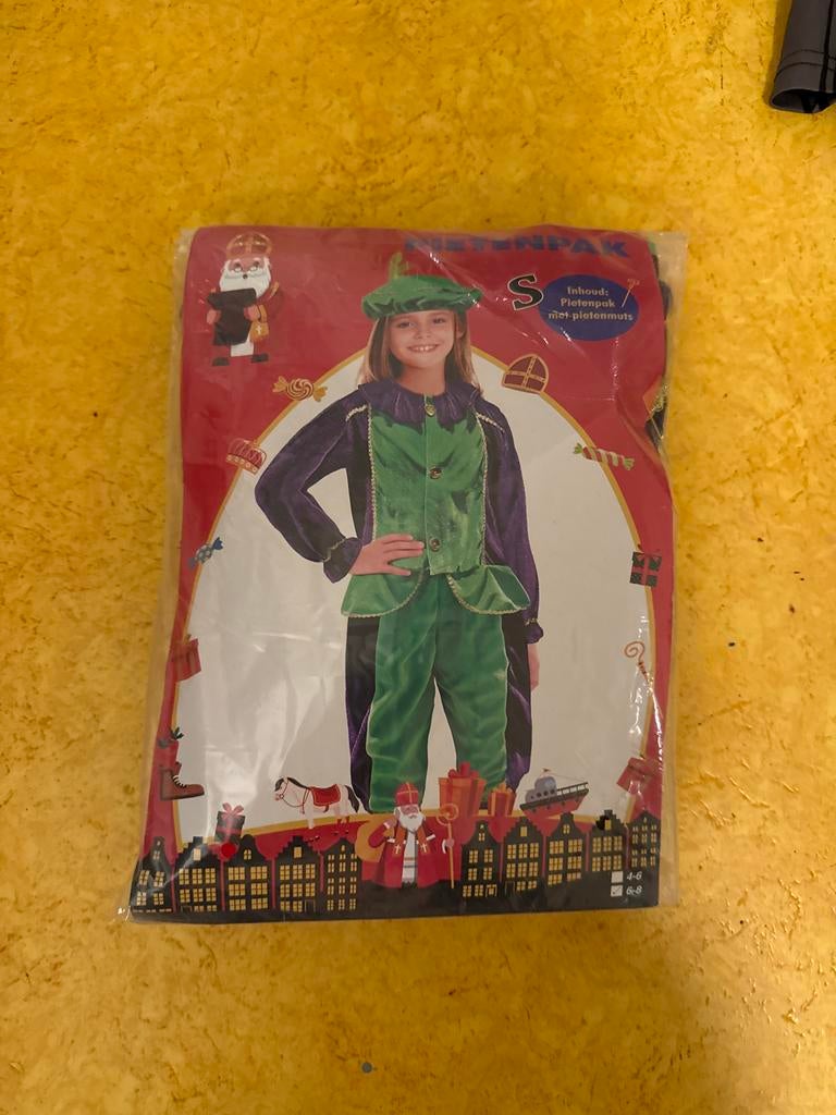 Nieuw Pietenpak voor kinderen 6-8 jaar, Ophalen of Verzenden, Nieuw, 122 t/m 128, Jongen of Meisje