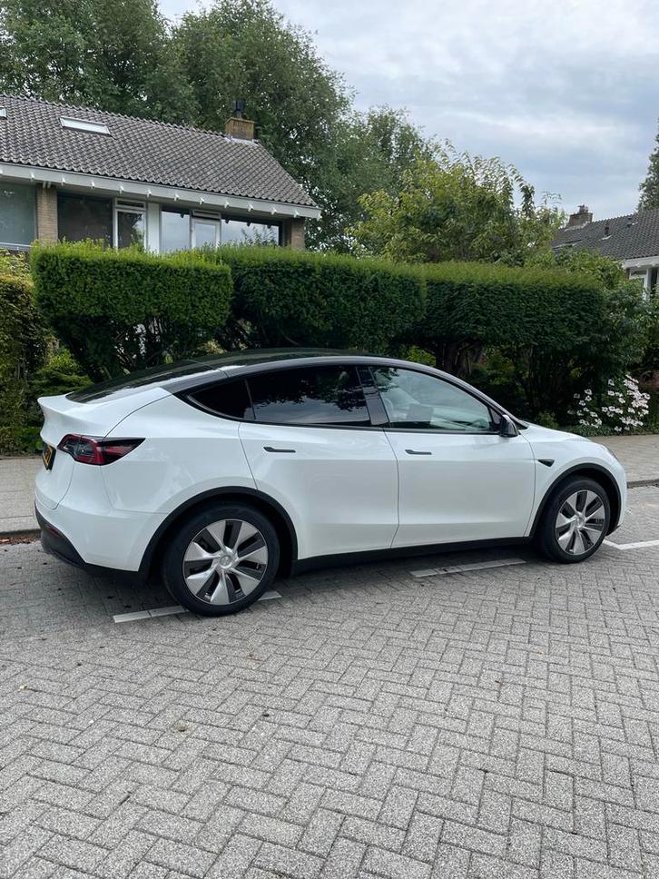 Tesla Model Y 2024 Wit (PrivateLease), Auto's, Tesla, Particulier, Model Y, Elektrisch, SUV of Terreinwagen, Automaat, Origineel Nederlands