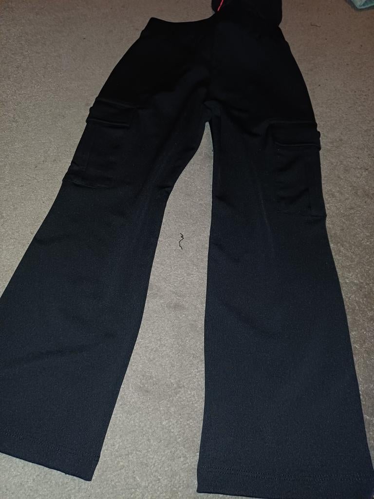 Zwarte flared broek met zijzakken maat 116, Kinderen en Baby's, Kinderkleding | Maat 116, Ophalen of Verzenden