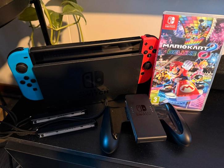 Nintendo switch met Mario Kart game, Spelcomputers en Games, Spelcomputers | Nintendo Switch, Zo goed als nieuw, Switch Original