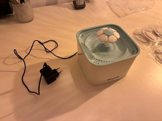 Drinkfontein LifeGoods Model LG856, Dieren en Toebehoren, Kattenvoerbakken en Drinkbakken, Zo goed als nieuw, Ophalen of Verzenden