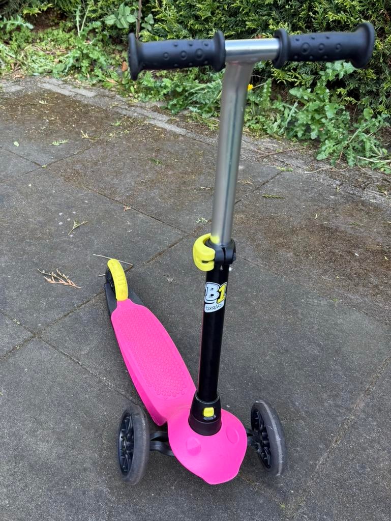 Roze Zwarte kinderstep, Ophalen, Zo goed als nieuw, Gewone step