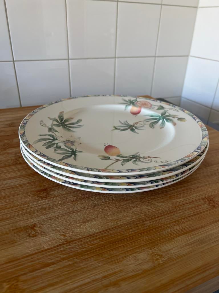4 grote Barratts borden - Fine Tableware Made in England, Gebruikt, Keramiek, Ophalen of Verzenden, Bord(en)