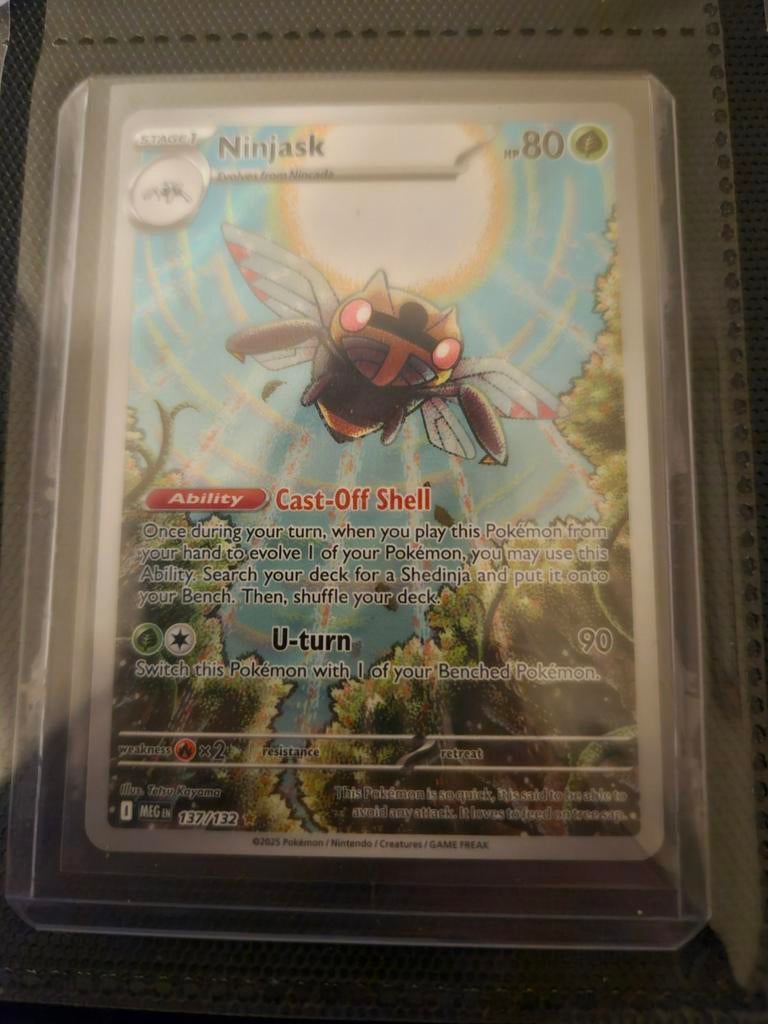 Pokemon Ninjask 137/132 Mega Evolution, Ophalen of Verzenden, Zo goed als nieuw, Losse kaart, Foil
