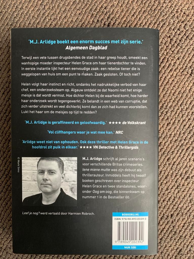 Leef je nog? - M.J. Arlidge (Thriller), Boeken, Ophalen of Verzenden, Gelezen, Europa overig