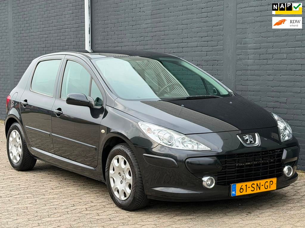 Peugeot 307 1.4-16V XS AIRCO CRUISE TREKHAAK NW APK, Auto's, Voorwielaandrijving, Zwart, 4 cilinders, 620 kg