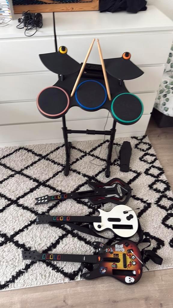 Nintendo wii+ Guitar Hero Set, Drums, Gitaren en Microfoons, Spelcomputers en Games, Virtual Reality, Gebruikt, Pc, Ophalen of Verzenden