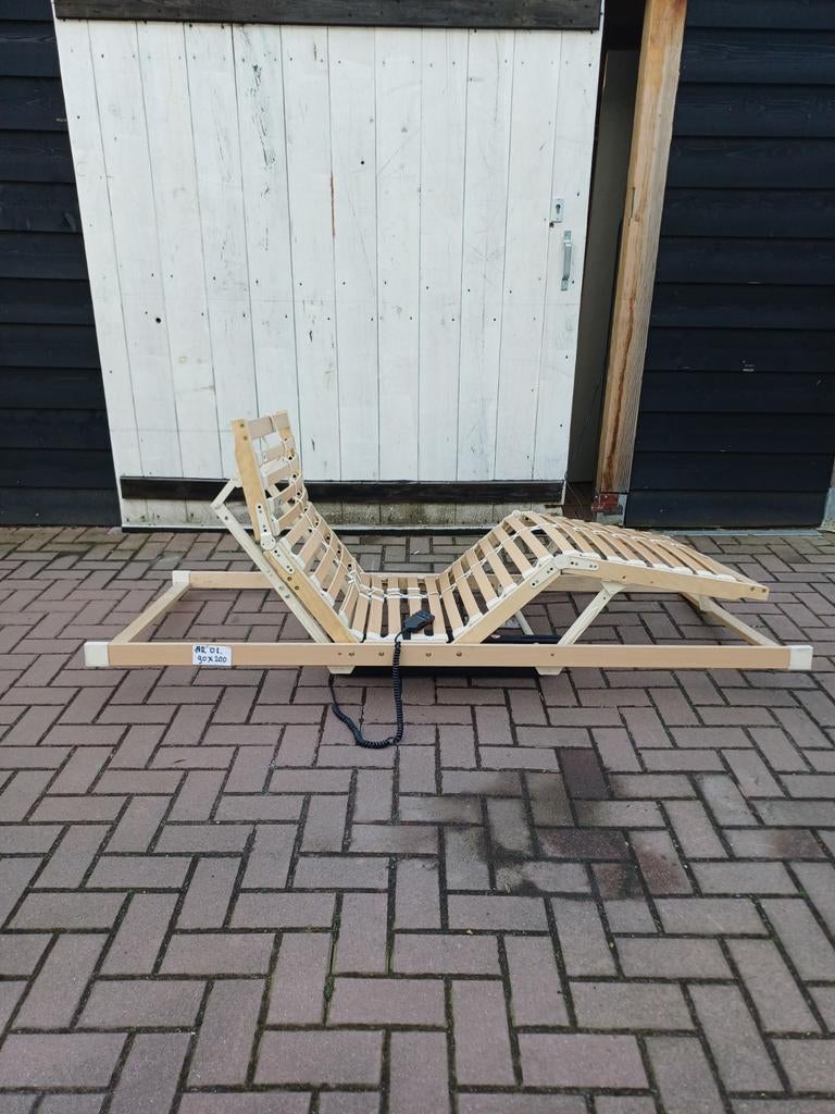 Bedbodem elektrisch 90x200 met 28 latten, Huis en Inrichting, Slaapkamer | Matrassen en Bedbodems, Ophalen
