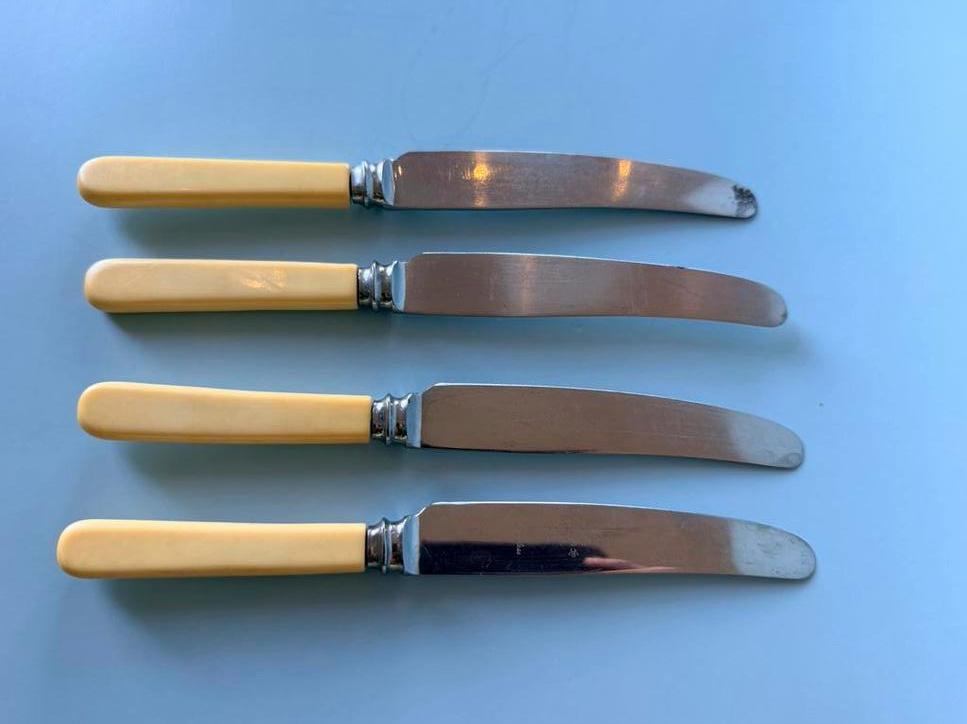 4 Vintage Botermessen/Dessertmessen - Sheffield Stijl, Antiek en Kunst, Antiek | Bestek, Ophalen of Verzenden