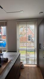 Witte houten jaloezie 2 x 111 cm, Doe-het-zelf en Verbouw, Kozijnen en Schuifpuien, Gebruikt, Raamkozijn, Hout, Ophalen