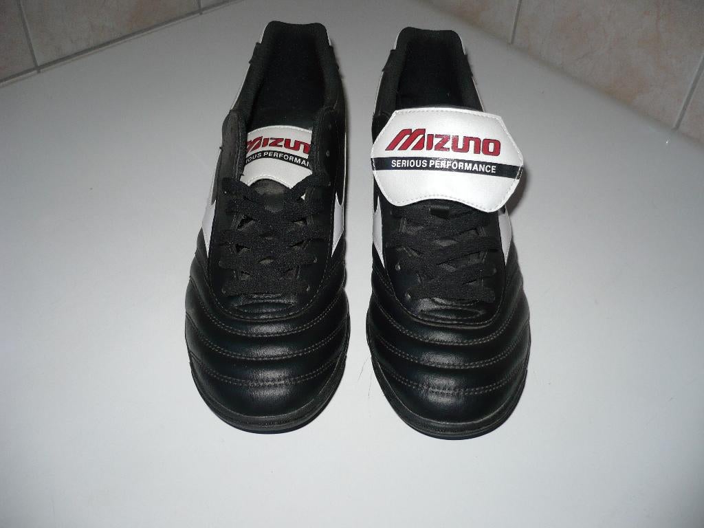 Nieuwe Voetbalschoenen voor kort en hard kunstgras, Sport en Fitness, Voetbal, Ophalen, Maat XS of kleiner, Schoenen, Nieuw