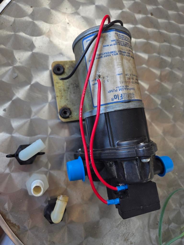 Shurflo waterpomp 12V - Ideaal voor boot of camper, Watersport en Boten, Ophalen of Verzenden, Gebruikt, Motor en Techniek