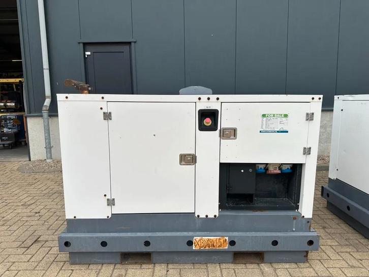Iveco FPT F32 AM1A Leroy Somer 32 kVA Silent generatorset 28, Zakelijke goederen, Machines en Bouw | Aggregaten, Ophalen of Verzenden