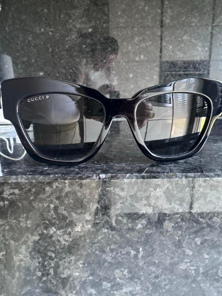 Gucci Zonnebril - Zwart met Goud GG Logo, Sieraden, Tassen en Uiterlijk, Overige merken, Zonnebril, Zwart, Ophalen of Verzenden