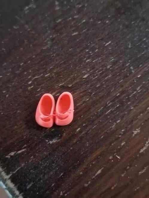 heidi ott miniaturen licht rode schoentjes popje 10 cm, Ophalen of Verzenden, Nieuw, Poppenhuis