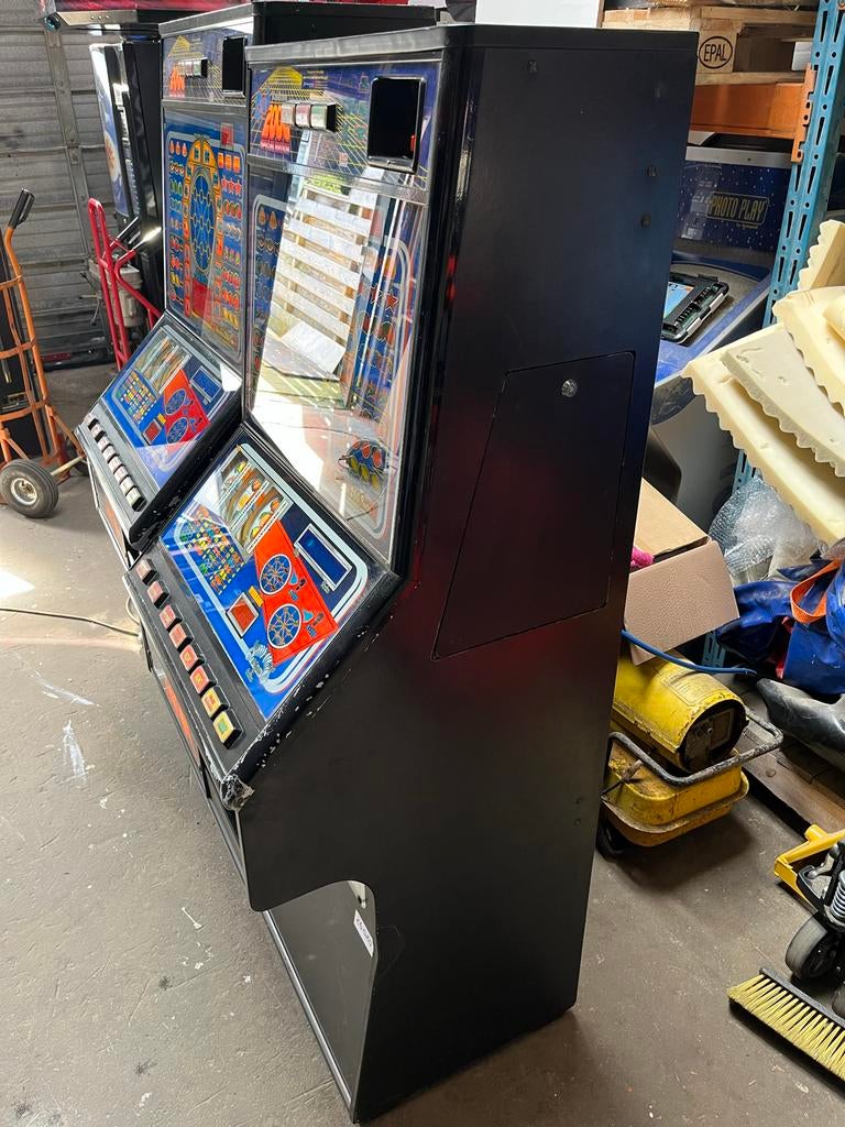 Club 2000 gokkast (Halversie), Met sleutels, Gebruikt, Eismaspeelautomaten, Grote dijlakker 34
