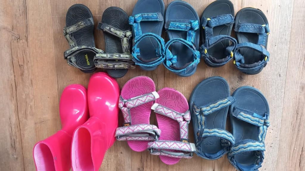 Teva sandalen maat 20 en maat 29/30 en roze laarsjes maat 28, Kinderen en Baby's, Gebruikt, Schoenen, Ophalen of Verzenden, Jongen of Meisje