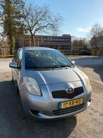 Toyota Yaris 1.3 16V Vvt-i 5DR 2007 Grijs KM106.300/APKNIEUW, Auto's, Toyota, Voorwielaandrijving, 40 €/maand, 4 cilinders, Bluetooth