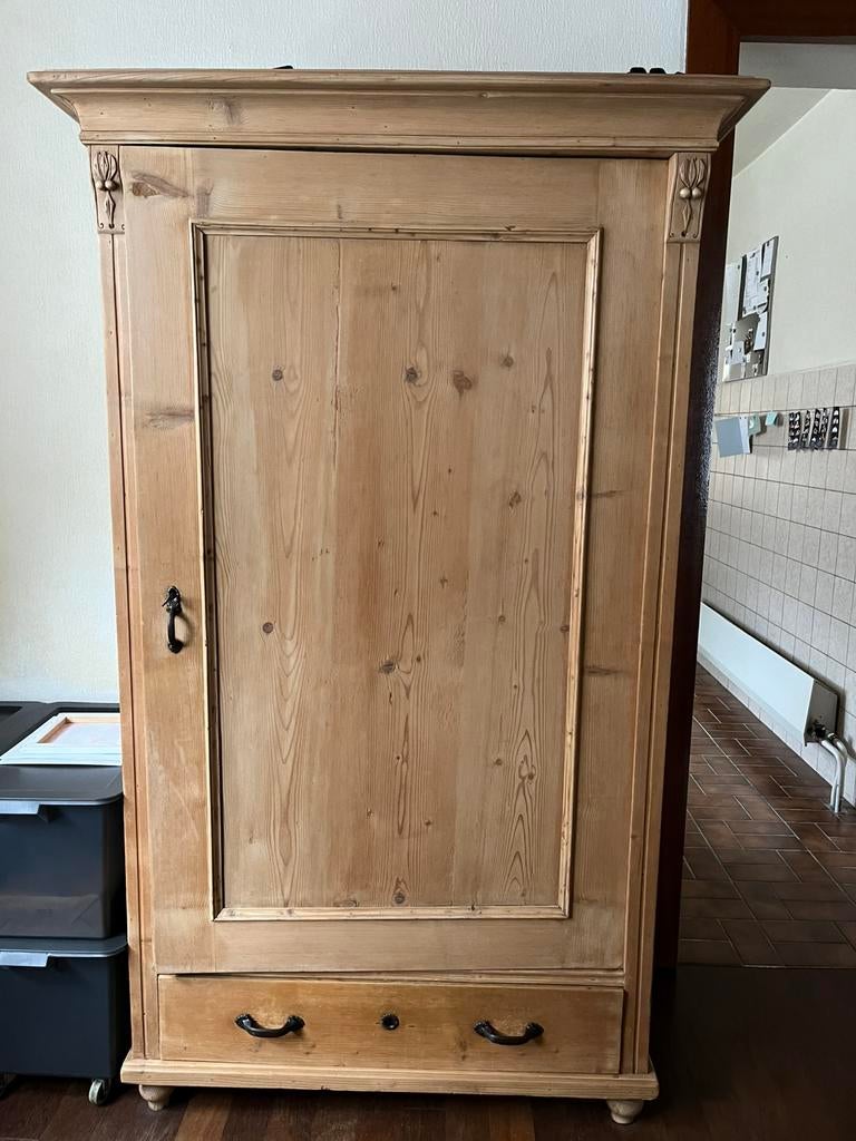 Oud grenen kast met lade, Ophalen