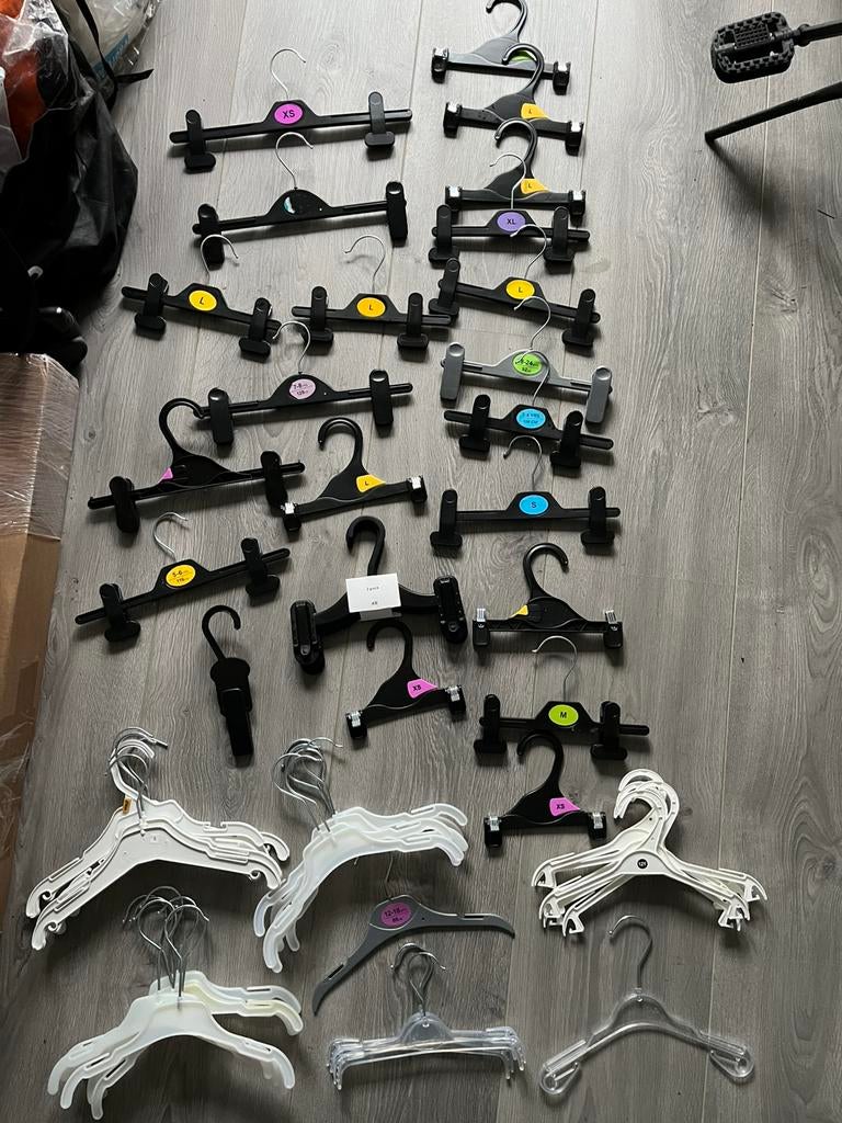 50 stuks Baby kledinghangers te koop, Ophalen of Verzenden, Zo goed als nieuw