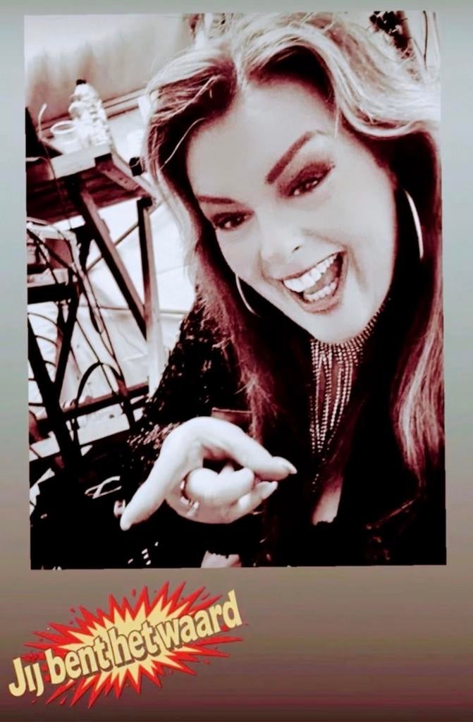 Geef je feest een boost met zangeres Esther Algra!, Solo-artiest