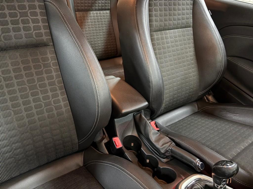 Opel ASTRA GTC 1.4 T Sport 140pk Airco ECC PDC LM18 Half Led, Auto's, Opel, Voorwielaandrijving, Gebruikt, Huisgarantie, 4 cilinders