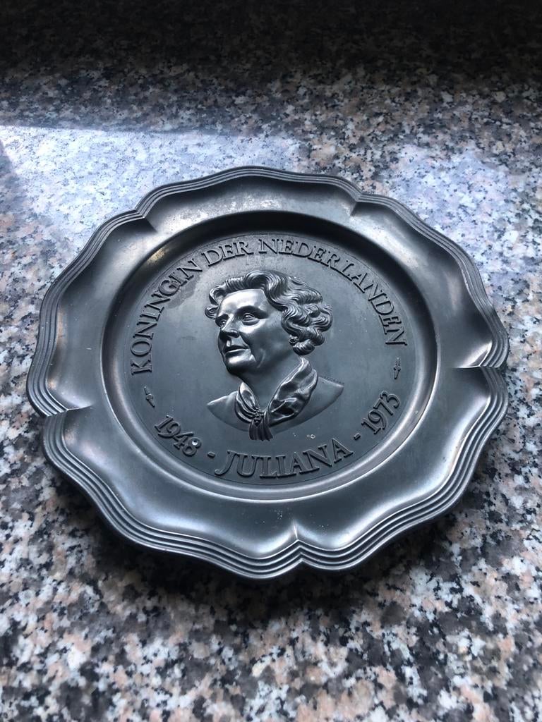 Tinnen bord Koningin Juliana 1948-1973, Ophalen of Verzenden