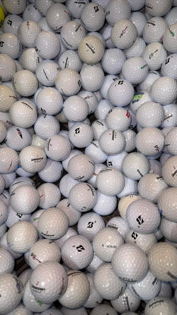 Bridgestone golfballen 100 stuks AAAA kwaliteit, Ophalen of Verzenden, Zo goed als nieuw, Bal(len)