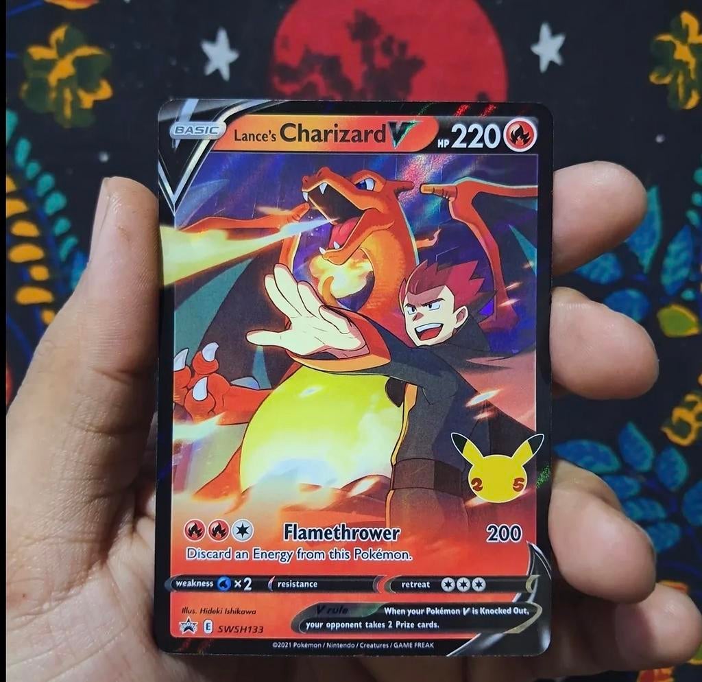 Lance's Charizard V Pokémon Kaart SWSH133 Celebrations, Hobby en Vrije tijd, Verzamelkaartspellen | Pokémon, Ophalen of Verzenden