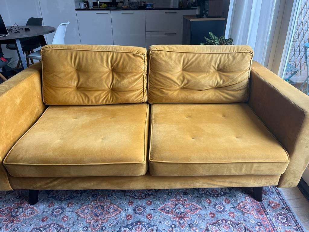 Okergele velours tweezits bank - Gebruikt, goede staat, Huis en Inrichting, Ophalen, Gebruikt, 150 tot 200 cm, Tweepersoons