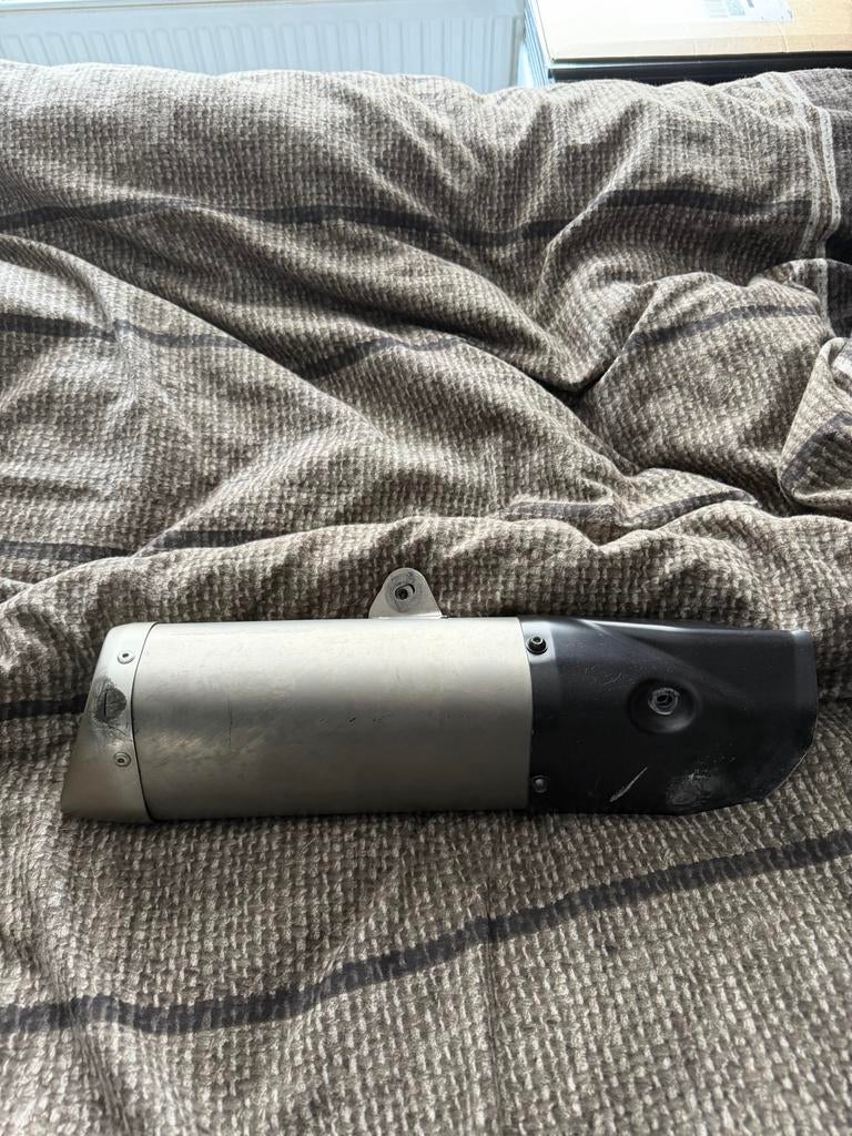 Yamaha R6 RJ11 originele uitlaat (beschadigd), Motoren, Ophalen, Gebruikt