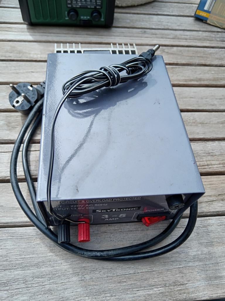 Skytronic Regulated DC Power Supply Gereguleerde voeding, Ophalen of Verzenden, Zo goed als nieuw, Overige typen